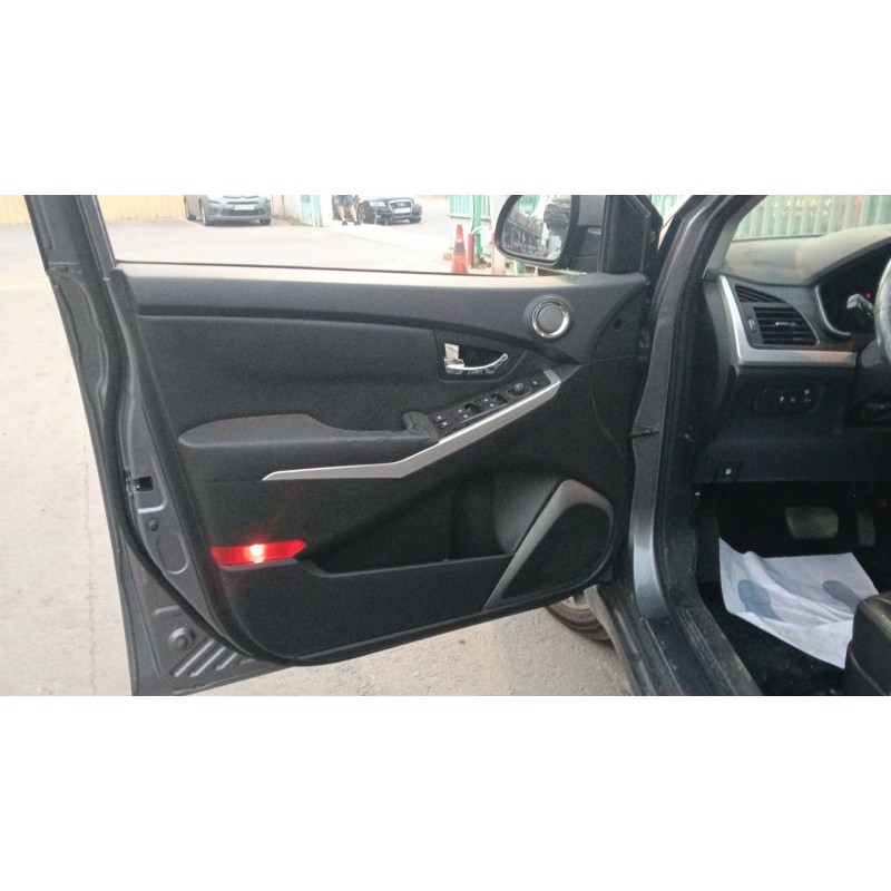 Recambio de guarnecido puerta delantera izquierda para ssangyong korando (ck) 2.0 e-xdi referencia OEM IAM   