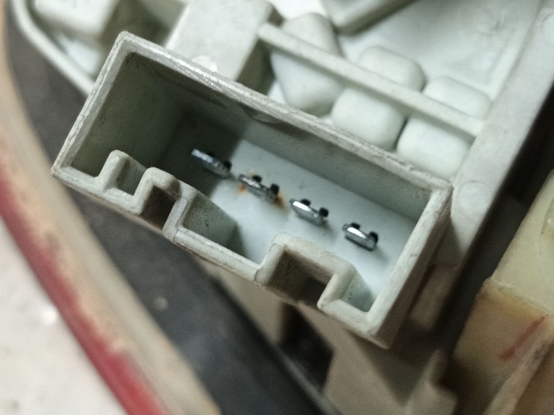 Recambio de piloto trasero derecho interior para bmw 3 (e90) 320 d referencia OEM IAM 63216937460  