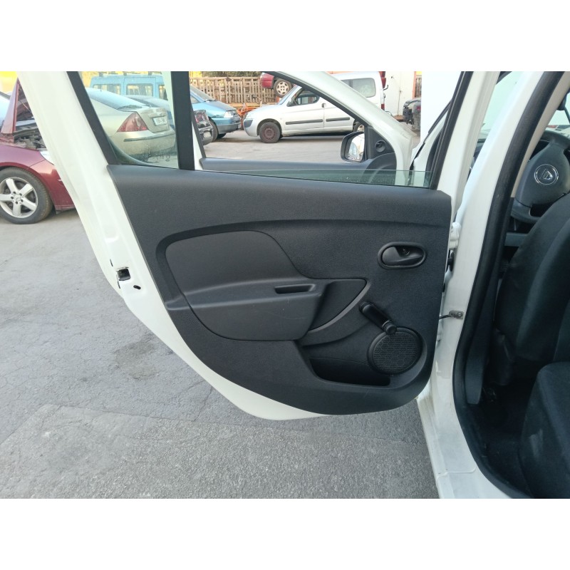 Recambio de guarnecido puerta trasera izquierda para dacia sandero ii (b8_) 1.2 referencia OEM IAM   