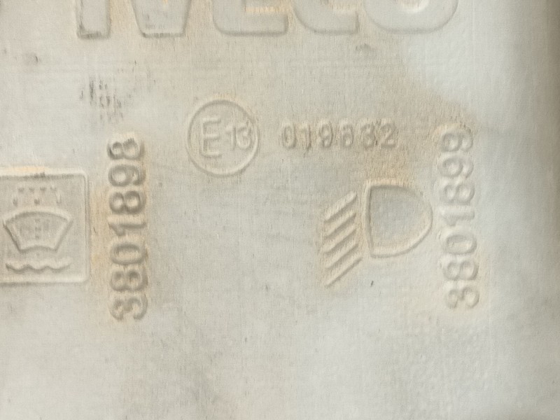 Recambio de deposito limpia para iveco daily v furgoneta 29s13, 29l13, 35c13, 35s13, 40c13, 40s13 referencia OEM IAM 3801895 380