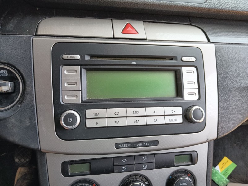 Recambio de sistema audio / radio cd para volkswagen passat b6 (3c2) 2.0 tdi 16v referencia OEM IAM   