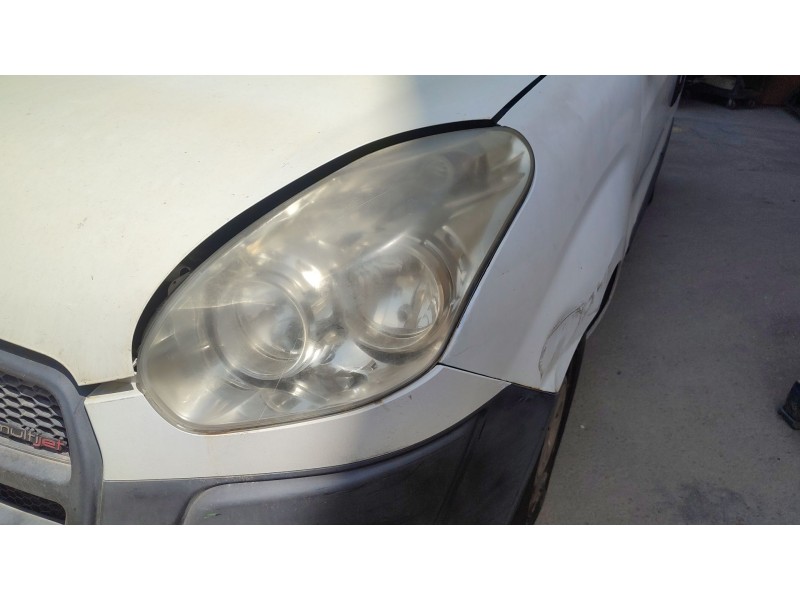 Recambio de faro izquierdo para fiat doblo cargo (263_) 1.3 d multijet referencia OEM IAM   