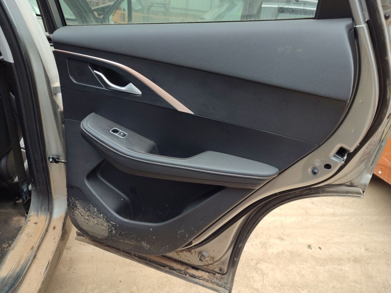 Recambio de guarnecido puerta trasera derecha para omoda omoda5 t31 referencia OEM IAM   