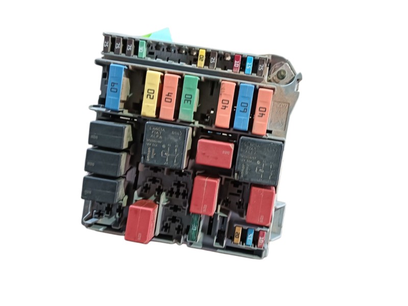 Recambio de caja reles / fusibles para citroën nemo monospace 1.4 hdi referencia OEM IAM  51781452 