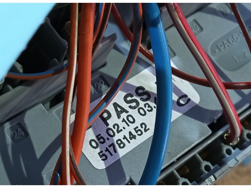 Recambio de caja reles / fusibles para citroën nemo monospace 1.4 hdi referencia OEM IAM  51781452 