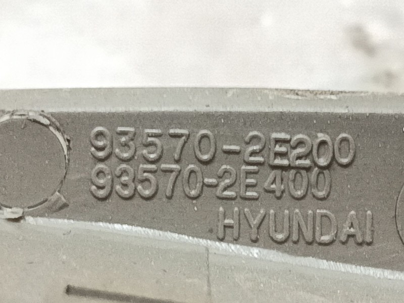 Recambio de mando elevalunas delantero izquierdo para hyundai tucson (jm) 2.0 crdi referencia OEM IAM 935702E250Z9  