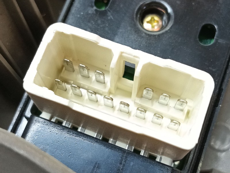 Recambio de mando elevalunas delantero izquierdo para hyundai tucson (jm) 2.0 crdi referencia OEM IAM 935702E250Z9  