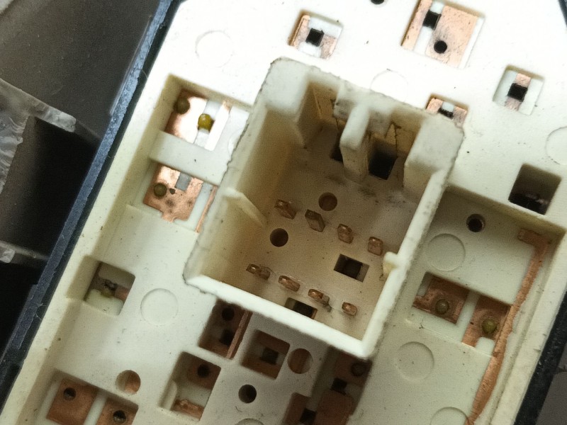 Recambio de mando elevalunas delantero izquierdo para hyundai tucson (jm) 2.0 crdi referencia OEM IAM 935702E250Z9  