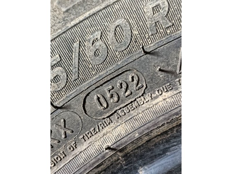 Recambio de neumatico para » otros... modelos referencia OEM IAM 215/60 R16C 103/101T 2 MICHELIN