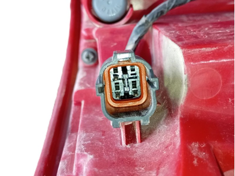 Recambio de piloto trasero derecho para kia sportage iv (ql, qle) 1.7 crdi referencia OEM IAM 92402F1100  