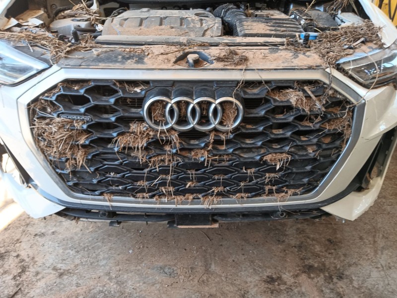 Recambio de rejilla delantera para audi q3 sportback (f3n) 35 tdi quattro referencia OEM IAM   