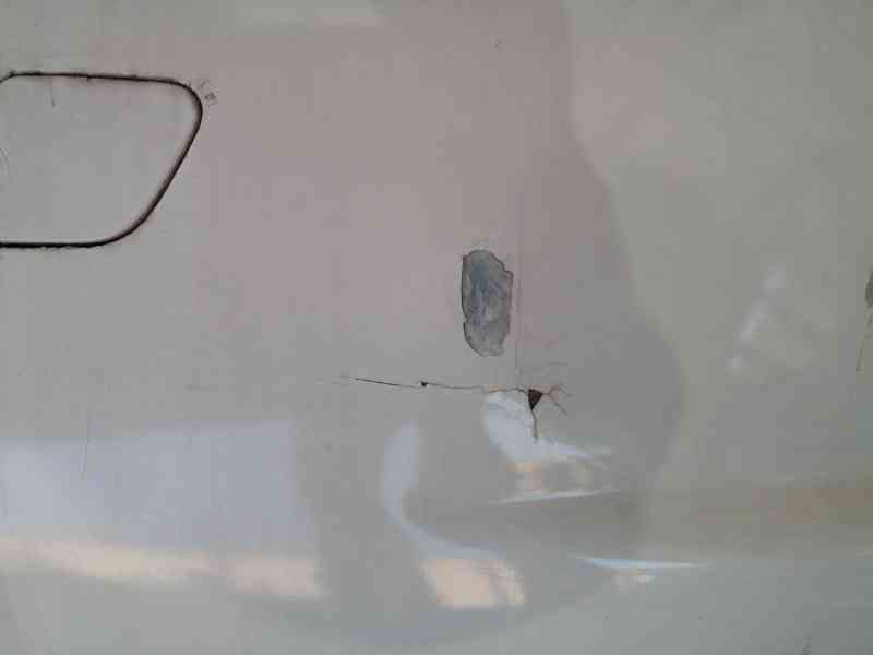 Recambio de paragolpes trasero para peugeot 308 confort referencia OEM IAM 9680442277 PARA REPARAR 