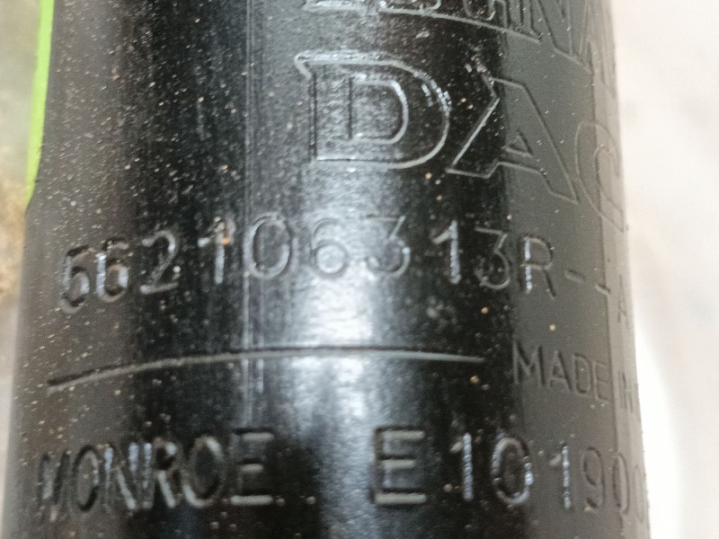 Recambio de amortiguador trasero derecho para dacia sandero ii 1.5 dci referencia OEM IAM   