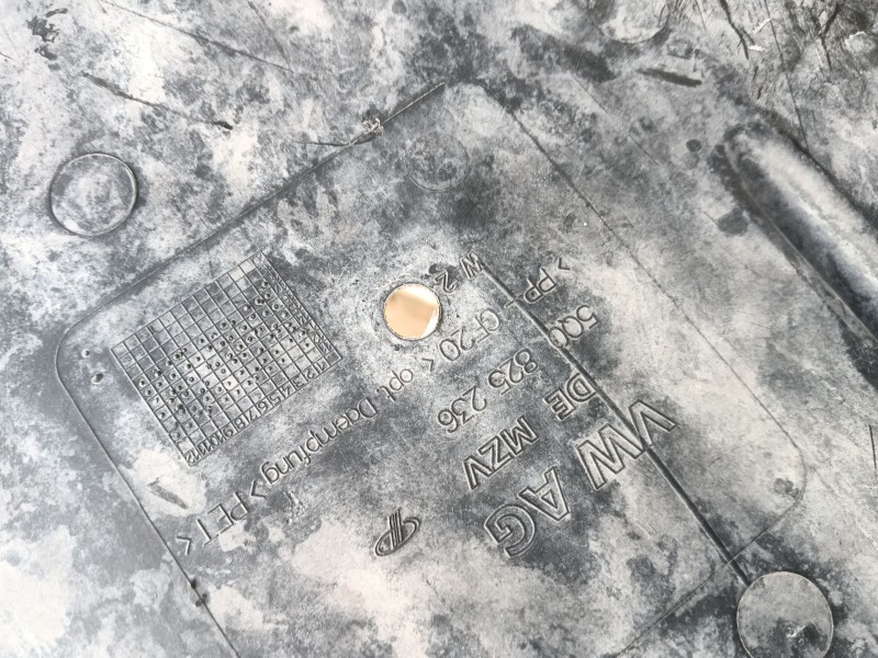 Recambio de cubrecarter para volkswagen golf sportsvan vii (am1, an1) 1.0 tsi referencia OEM IAM   