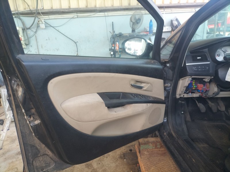 fiat linea (323_, 110_) del año 2007