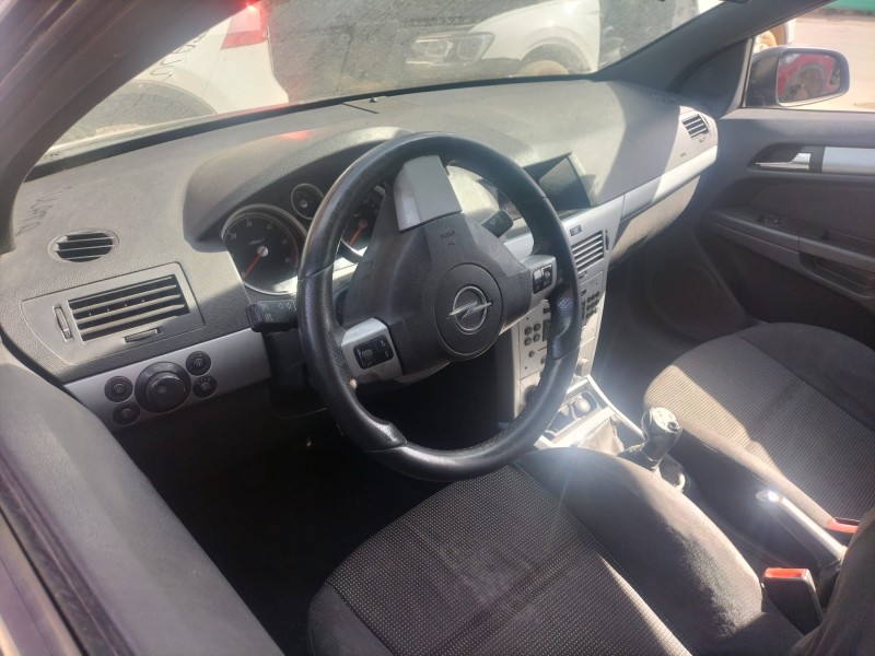 opel astra h gtc (a04) del año 2007