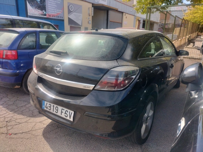 opel astra h gtc (a04) del año 2007