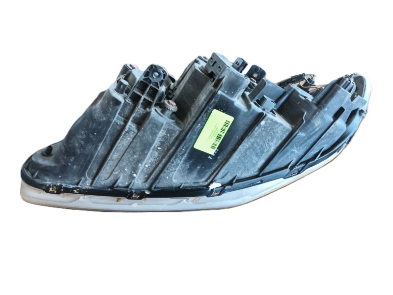 Recambio de faro derecho para ssangyong rodius i 2.7 xdi referencia OEM IAM   