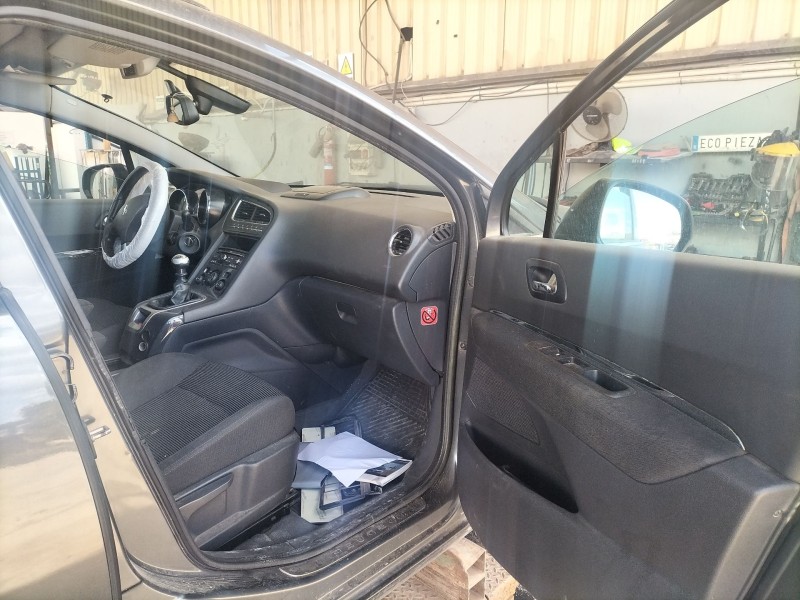 peugeot 5008 (0u_, 0e_) del año 2012