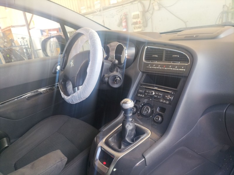 peugeot 5008 (0u_, 0e_) del año 2012