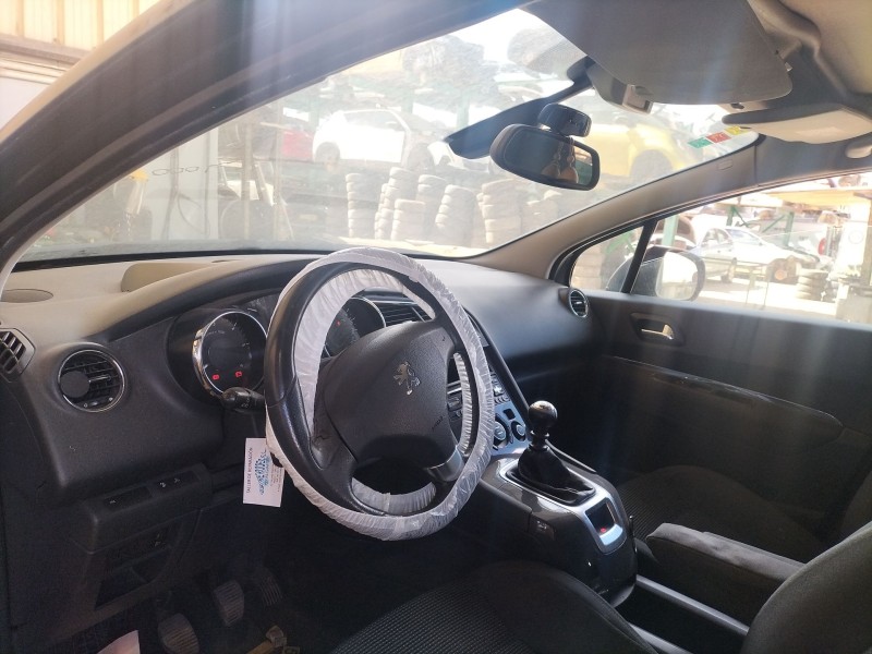 peugeot 5008 (0u_, 0e_) del año 2012