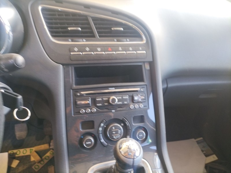 peugeot 5008 (0u_, 0e_) del año 2012