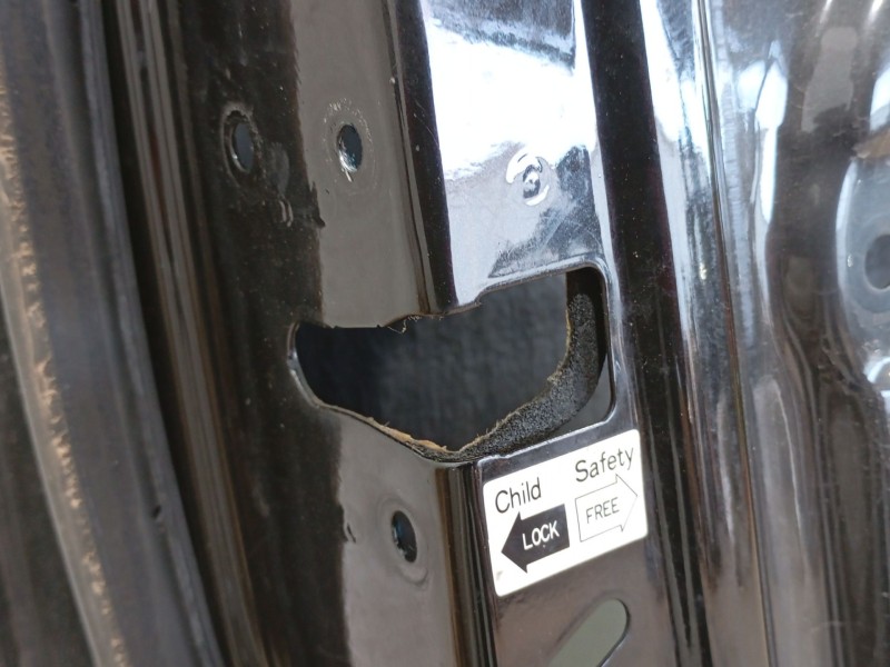 Recambio de puerta trasera izquierda para ssangyong rodius i 2.7 xdi referencia OEM IAM   