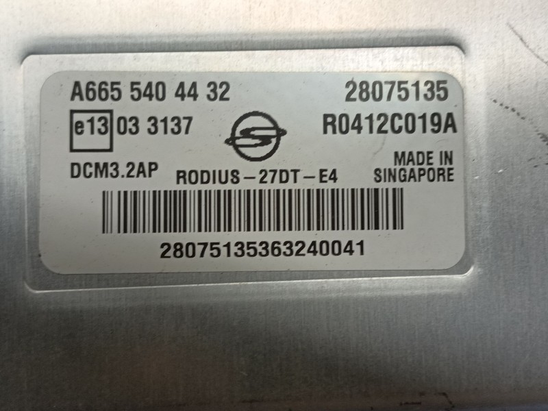 Recambio de centralita motor uce para ssangyong rodius i 2.7 xdi referencia OEM IAM  28075135 