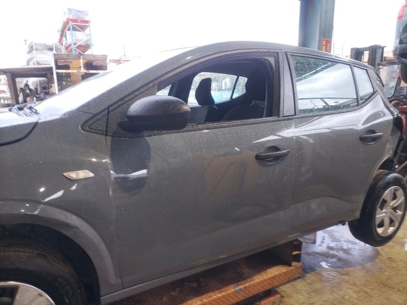 Recambio de puerta delantera izquierda para dacia sandero iii 1.0 tce 90 referencia OEM IAM   