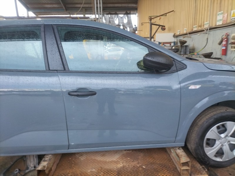 Recambio de puerta delantera derecha para dacia sandero iii 1.0 tce 90 referencia OEM IAM   