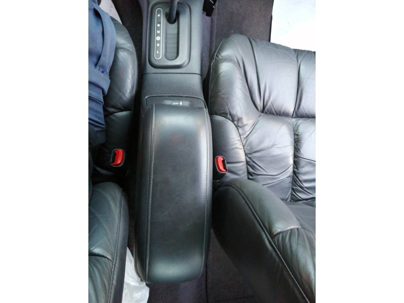 Recambio de apoyabrazos central para chrysler new yorker (lh) básico referencia OEM IAM MF02SAZ 449850 