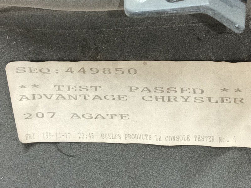 Recambio de apoyabrazos central para chrysler new yorker (lh) básico referencia OEM IAM MF02SAZ 449850 