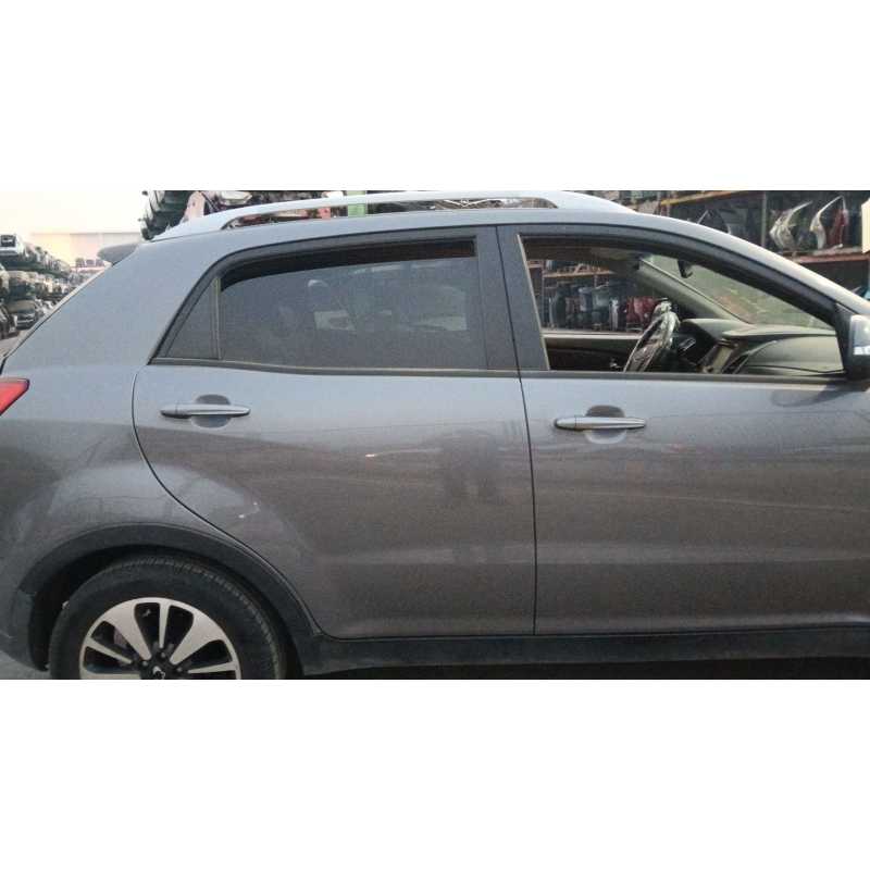 Recambio de puerta trasera derecha para ssangyong korando (ck) 2.0 e-xdi referencia OEM IAM 6302134104  