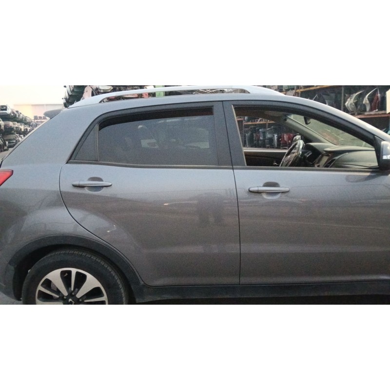 Recambio de puerta trasera derecha para ssangyong korando (ck) 2.0 e-xdi referencia OEM IAM 6302134104  