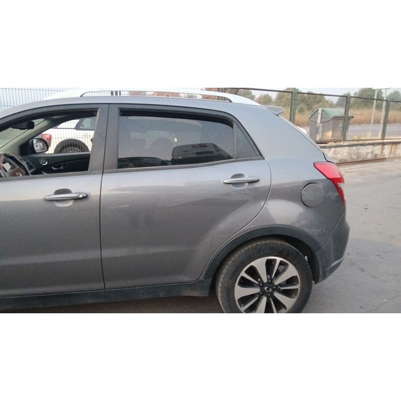 Recambio de puerta trasera izquierda para ssangyong korando (ck) 2.0 e-xdi referencia OEM IAM 6301134104  