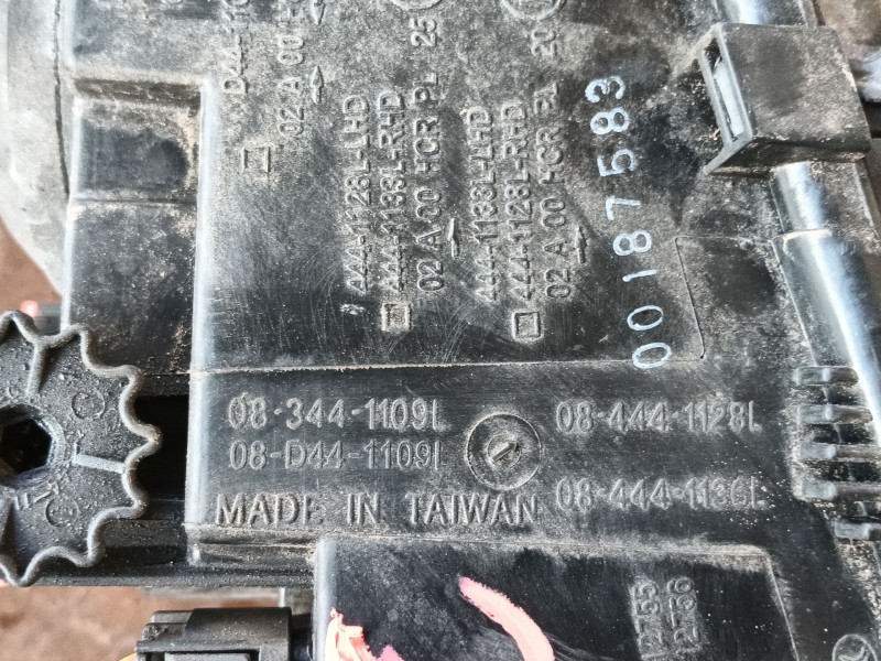 Recambio de faro izquierdo para bmw 3 (e46) 316 i referencia OEM IAM   