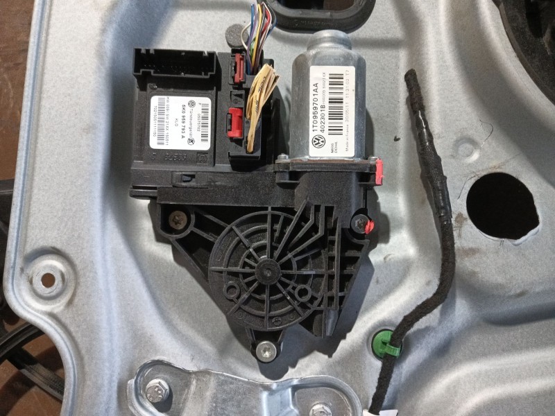 Recambio de elevalunas delantero izquierdo para volkswagen touran (1t3) 1.6 tdi referencia OEM IAM   