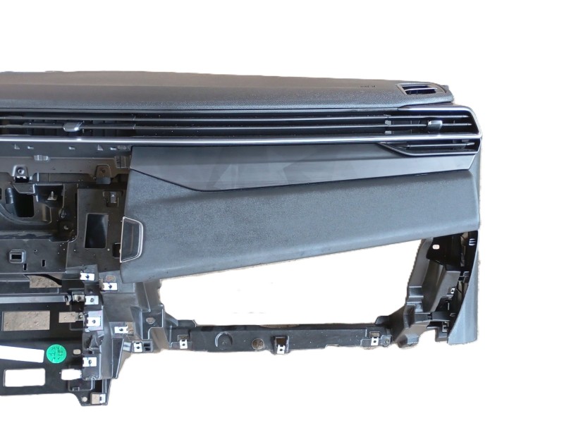 Recambio de salpicadero para lynk & co 01 phev referencia OEM IAM   