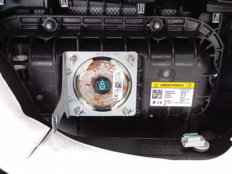 Recambio de salpicadero para lynk & co 01 phev referencia OEM IAM   