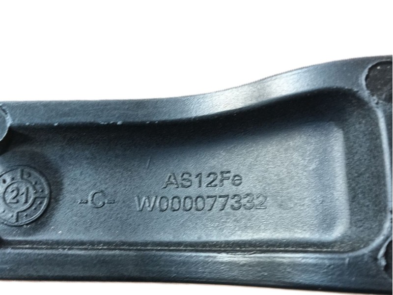 Recambio de brazo limpia delantero derecho para lynk & co 01 phev referencia OEM IAM   