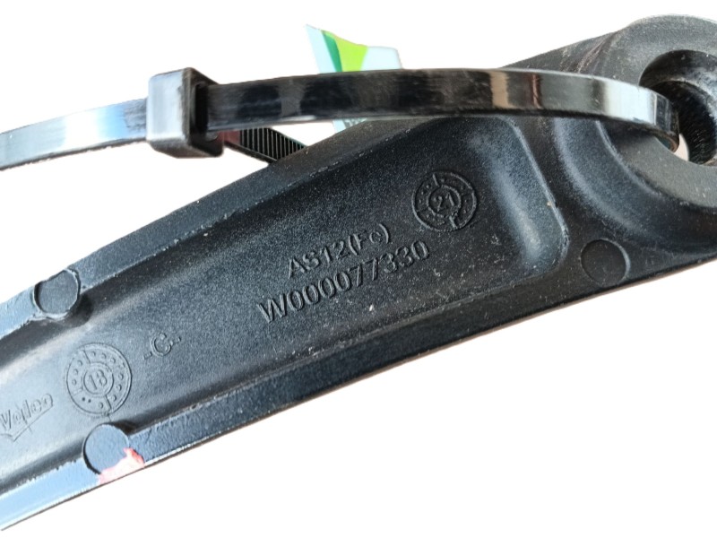 Recambio de brazo limpia delantero izquierdo para lynk & co 01 phev referencia OEM IAM   