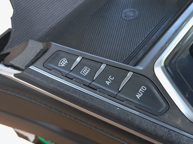 Recambio de apoyabrazos central para lynk & co 01 phev referencia OEM IAM   