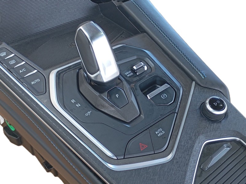 Recambio de apoyabrazos central para lynk & co 01 phev referencia OEM IAM   