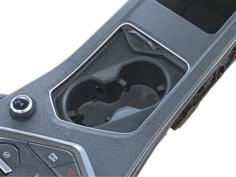 Recambio de apoyabrazos central para lynk & co 01 phev referencia OEM IAM   