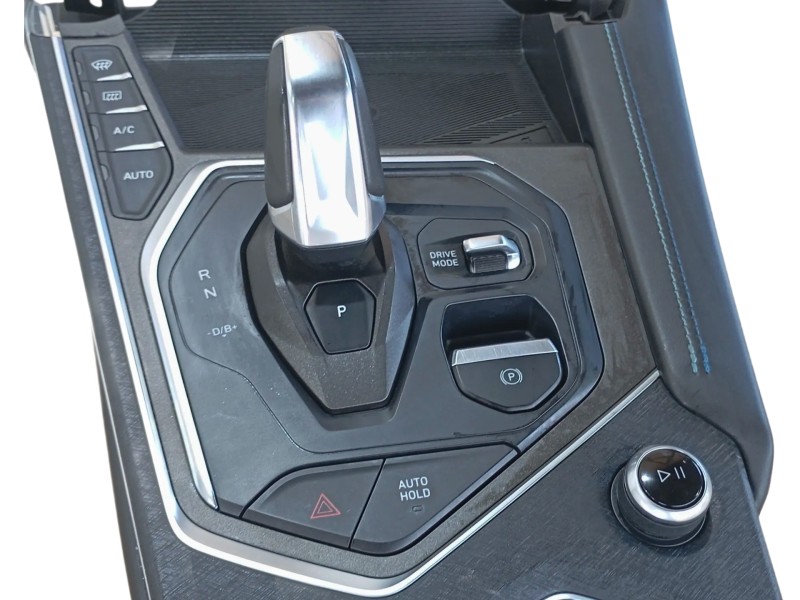 Recambio de apoyabrazos central para lynk & co 01 phev referencia OEM IAM   