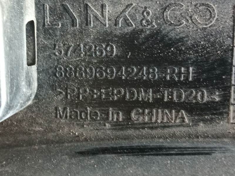 Recambio de aletin trasero derecho para lynk & co 01 phev referencia OEM IAM   