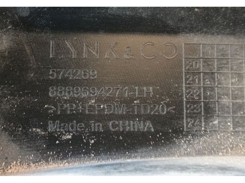 Recambio de aletin trasero izquierdo para lynk & co 01 phev referencia OEM IAM   