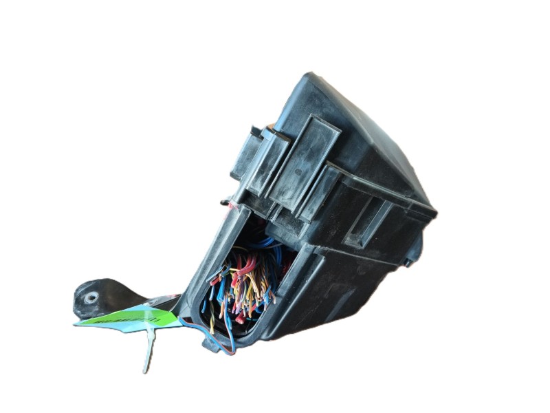 Recambio de caja reles / fusibles para lynk & co 01 phev referencia OEM IAM   
