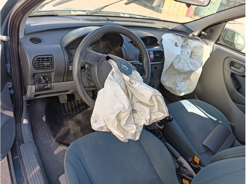 opel corsa c (x01) del año 2001