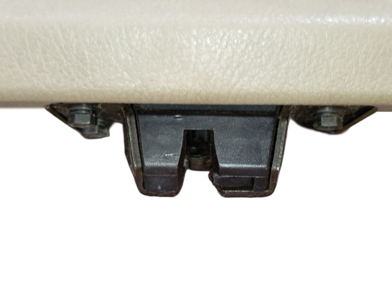 Recambio de porton trasero para ssangyong rodius i 2.7 xdi referencia OEM IAM 6401121101  